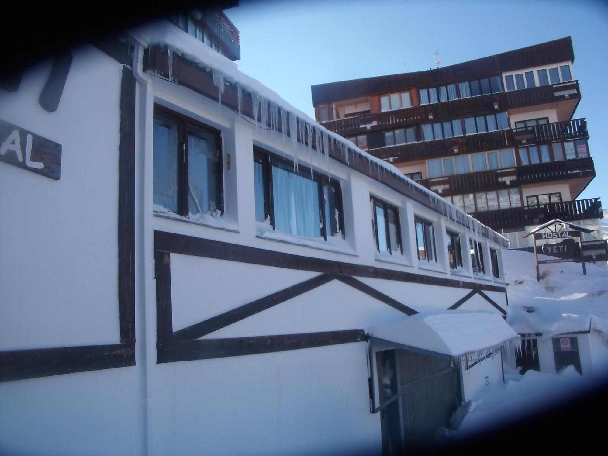 Hostal Yeti Sierra Nevada Exterior photo