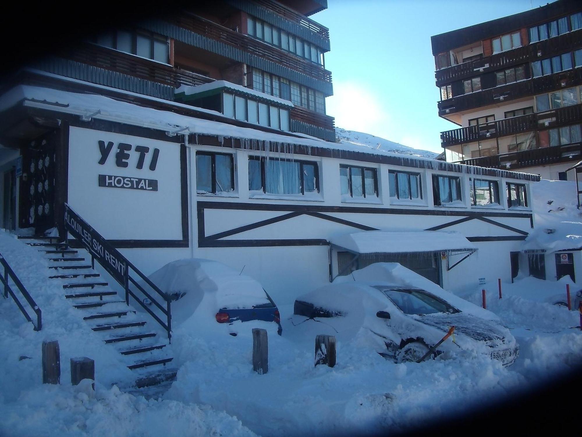 Hostal Yeti Sierra Nevada Exterior photo
