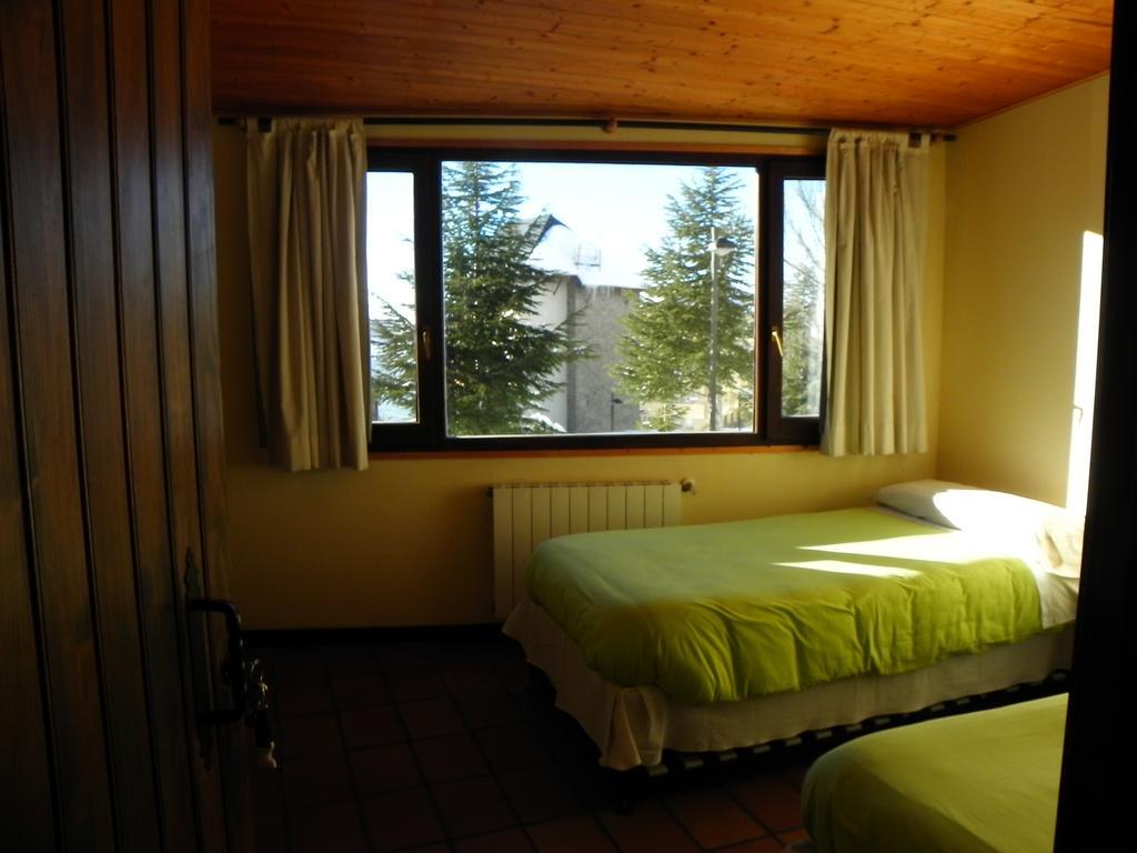 Hostal Yeti Sierra Nevada Exterior photo